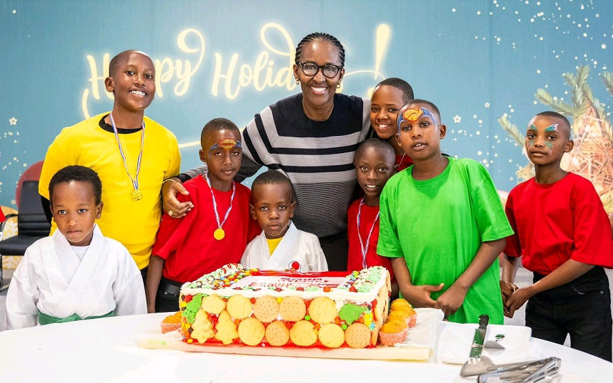 Madamu Jeannette Kagame yifurije abana Noheli n’umwaka Mushya