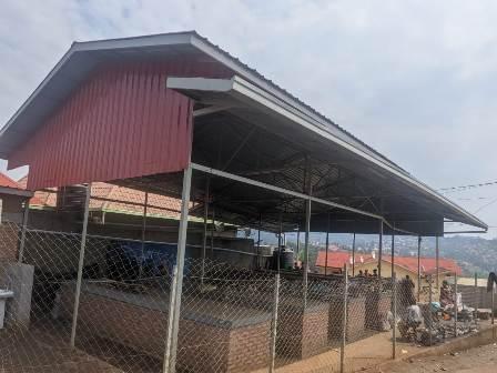 Rusizi: Abacururizaga ku mihanda barishimira isoko bubakiwe
