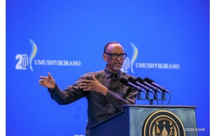 Perezida Kagame yagaragaje uko Abanyarwanda bakwiriye kwitwara ku bashaka kubasubiza inyuma