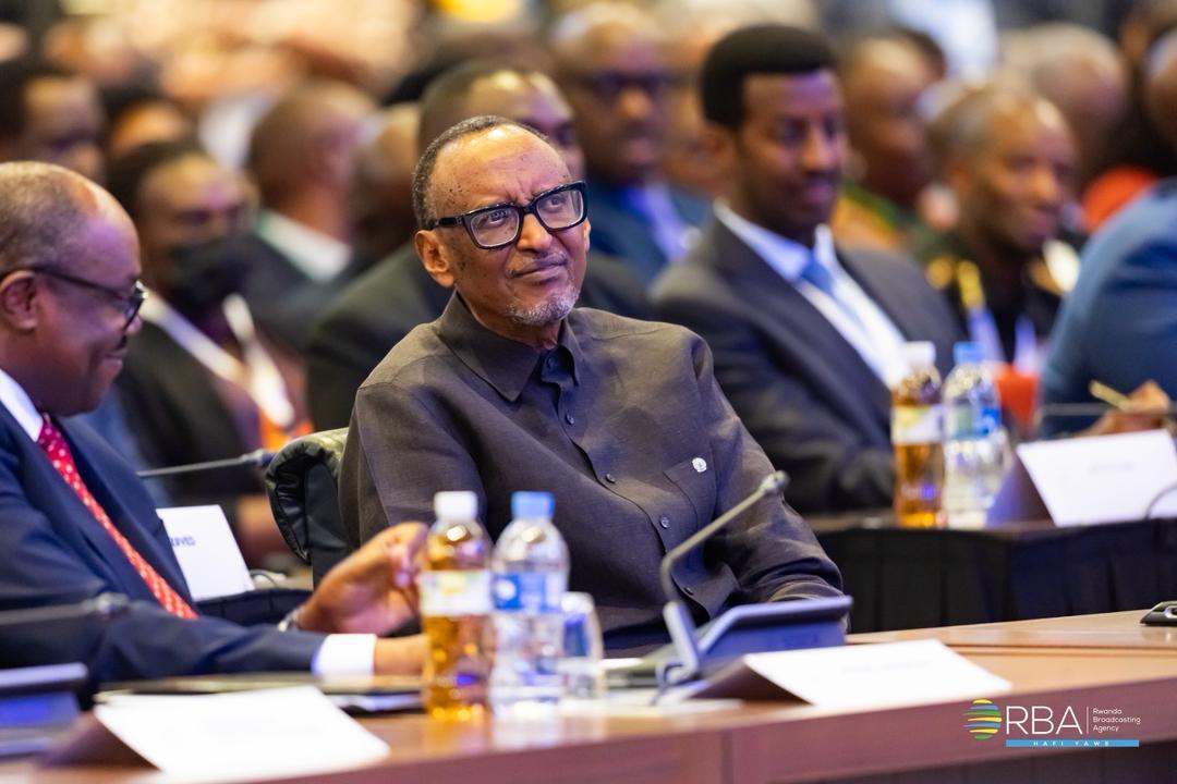 Perezida Kagame yasabye ko hagira igikorwa Abanyarwanda bakabyaza amafaranga imbuga nkoranyambaga